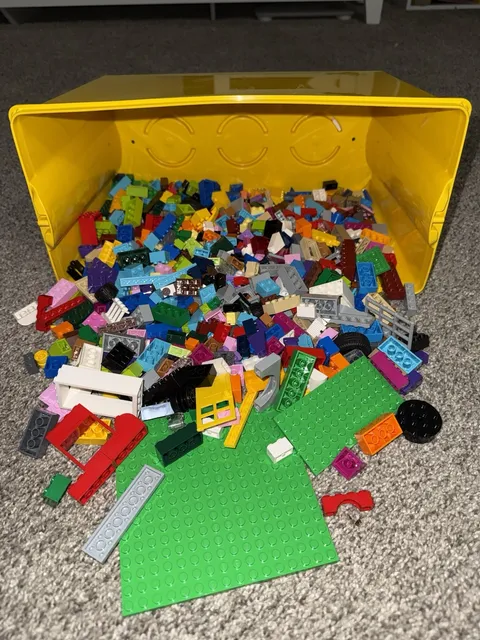 LEGO Classic Brick Box Yellow Storage Box and LEGO pieces 