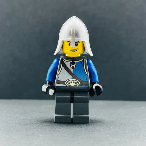 Lego Minifigure King's Knight Blue and White with Chest Strap cas521 Castle