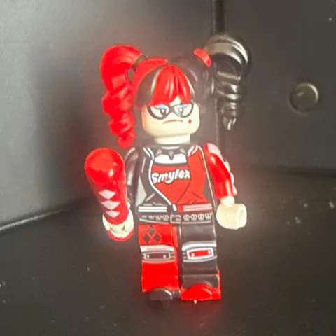LEGO Harley Quinn Minifigure w/ Bat Accessory - The LEGO Batman Movie