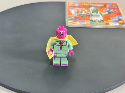 LEGO Marvel Super Heroes The Vision Sand Green Yellow Spot Minifigure sh0303