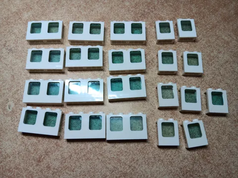 LEGO BULK LOT 21 WHITE WINDOWS TRANS BLUE PANES 1X4X2 1X2X2 AIRPLANE TRAIN
