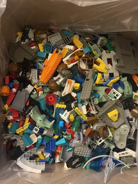  Vintage Lego bulk lot 28lbs rock raider 90s City Star Wars figs mixed new parts