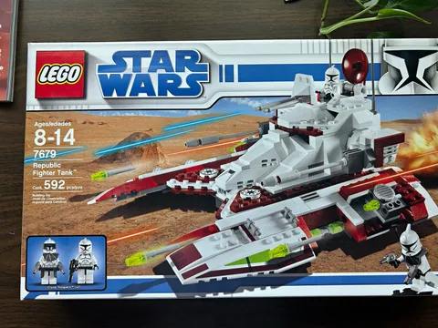 LEGO Star Wars Clone Wars Republic Fighter Tank 7679 592pcs 2008 w/ Box Manual