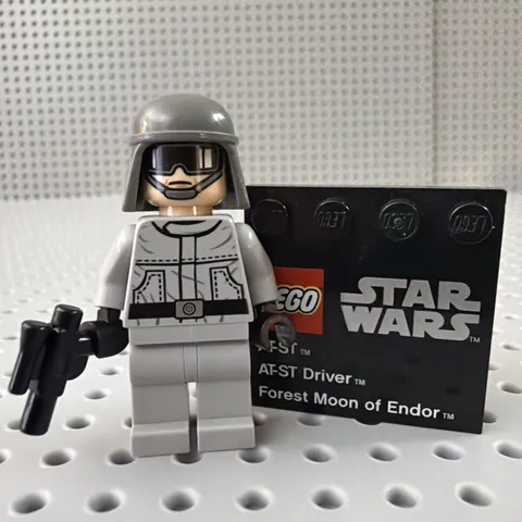 LEGO Imperial AT-ST Pilot Minifigure STAR WARS 9679 Sw0401