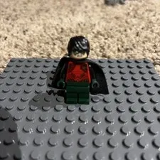 Lego Batboat Harbor Pursuit #76034 Robin w/ Dark Green Legs Minifigure