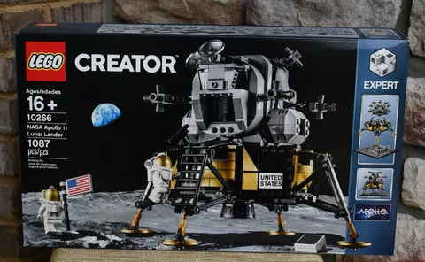 MINOR DAMAGE: New Lego Creator NASA Apollo 11 Lunar Lander (10266) Retired Set