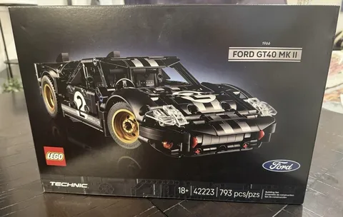 LEGO Technic 1966 Ford GT40 MKII Race Car 42223 Brand New !!!