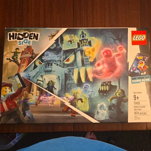 LEGO Hidden Side 70425 Newbury Haunted High School 1474 pcs App-Controlled