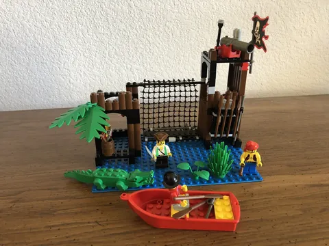 LEGO 6249 PIRATES AMBUSH   COMPLETE (no Instr or box)  1997set Vintage