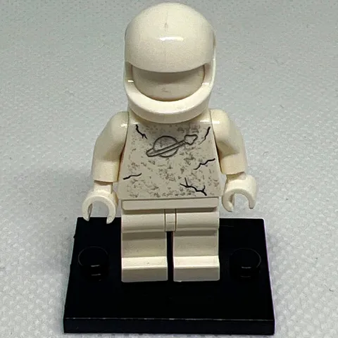 LEGO Classic Space White Astronaut Minifigure w/ Helmet Air Tanks sp001