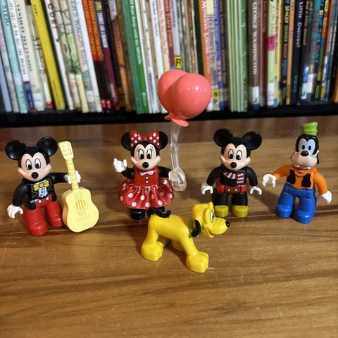 Lego Duplo Figures Lot - Mickey Mouse Guitar, Mickey Scarf, Minnie Pluto Goofy