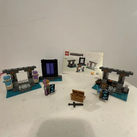 LEGO Minecraft: The Armory (21252)