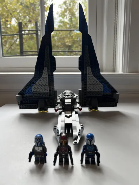 LEGO Star Wars: Mandalorian Starfighter 75316 Complete w/figs (missing hairpiece