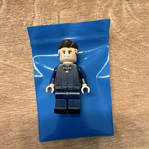 CrossCheck Bat Boy Affleck Minifigure - No Black Coat & Broken Case