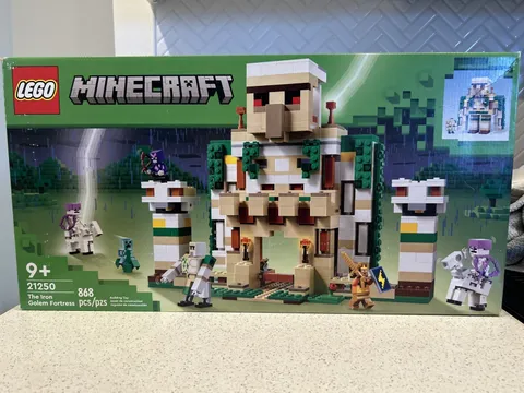 LEGO Minecraft: The Iron Golem Fortress (21250)