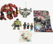 LEGO Marvel Super Heroes Avengers The Hulk Buster Smash (76031)w/Comic Book