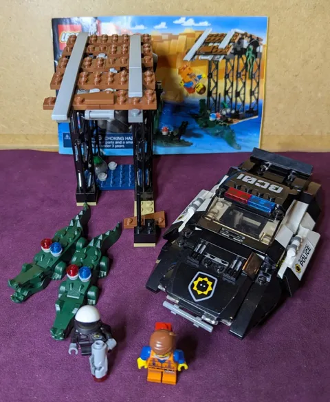 Lego movie 70802 Bad Cop's pursuit complete with instructions 2 minifigures