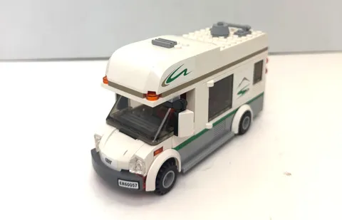 LEGO City 60057 Camper Van RV Motorhome 2014 w/ 2 Minifigures Retired