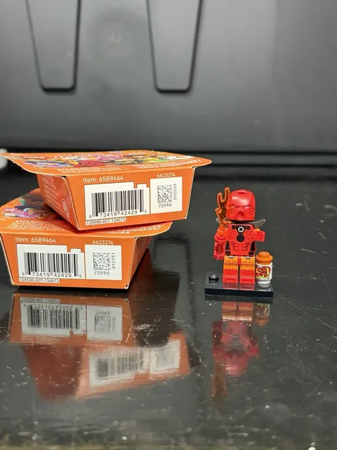 NEW SEALED LEGO CMF Series 29 Collectible Minifigures Bionicle Cosplayer 71052