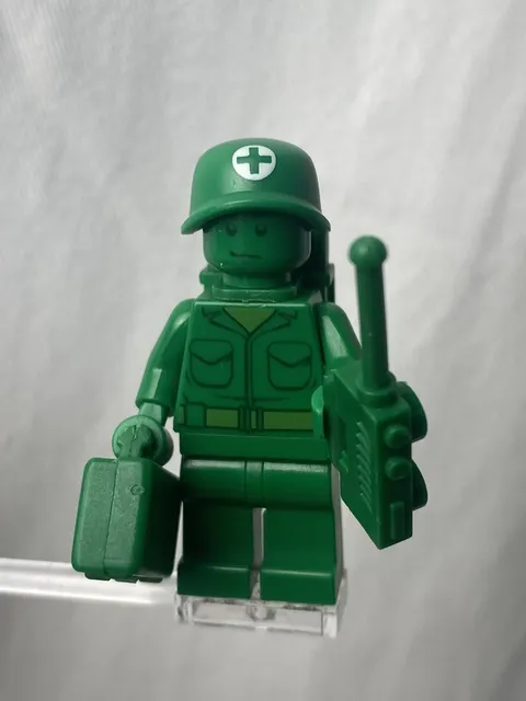 Lego Minifigure toy002 Green Army Man Medic with Backpack 2010 Toy Story 7595 