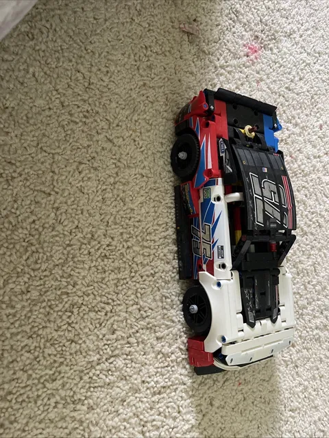 LEGO TECHNIC: NASCAR NextGen Chevrolet Camaro ZL1 (42153)