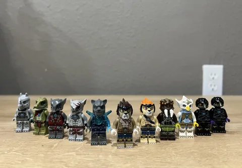 LEGO Legends of Chima Minifigure Lot
