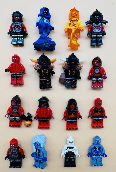(16) LEGO Next Knights Minifigure Parts And Pieces Lot Helmets And Armor