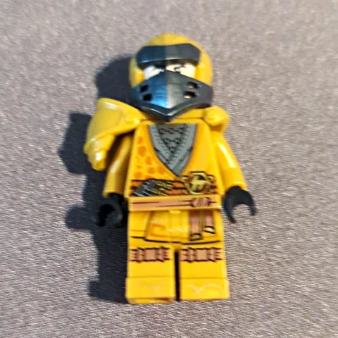 LEGO NINJAGO 10th Anniversary Cole Minifig (Missing Head)