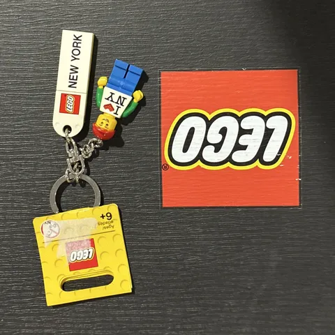 LEGO New York Minifigure Keychain Age 6+ Plastic/Metal MPN 853309 Item 4644616