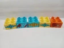 5 LEGO DUPLO  2X2 WITH BOW GIFT TAG PRESENT DESIGN ON ONE SIDE PIECE