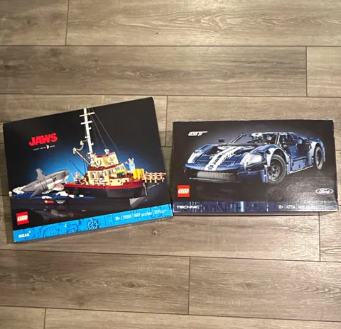 LEGO Jaws & Technic Ford GT 42154 Complete Set 1466 pcs 18+ Box Plastic