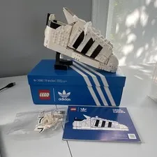 LEGO Icons adidas Originals Superstar (10282) 731 pcs w/ Box Display Stand