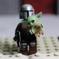 LEGO The Mandalorian with Grogu Minifigure with Jetpack and Pistol STAR WARS