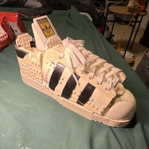 Lego adidas shoe, Taken apart with instructions, READ DESCRIPTION!!!