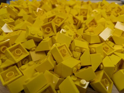 (100) 2x2 Yellow Slope Bricks New Lego Parts Part 3039 Lot Bulk