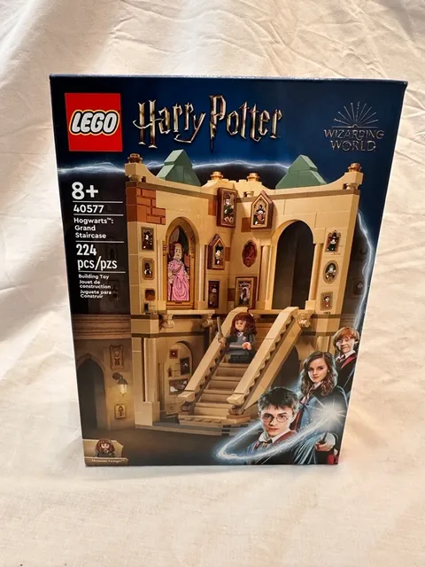 Brand new LEGO set 40577 Hogwart's Grand Staircase
