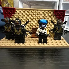 LEGO Minifigure Lot of Proxima Midnight, and 3 Outriders