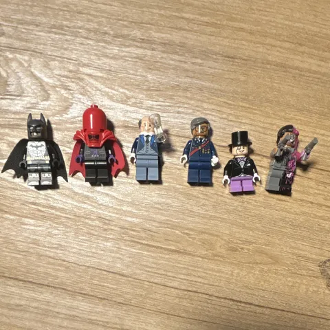 LEGO Minifigure Lot of 6 Batman w/ 2 Red Helmet Cape, super rare Batman fig