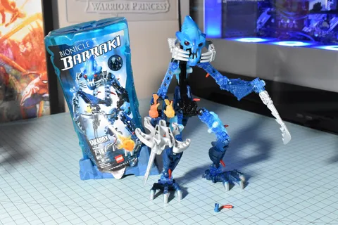 LEGO BIONICLE #8916 BARRAKI TAKADOK COMPLETE