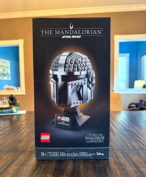 LEGO Star Wars Mandalorian Helmet 75328 584pc 18+ Stand 18cm (2022)
