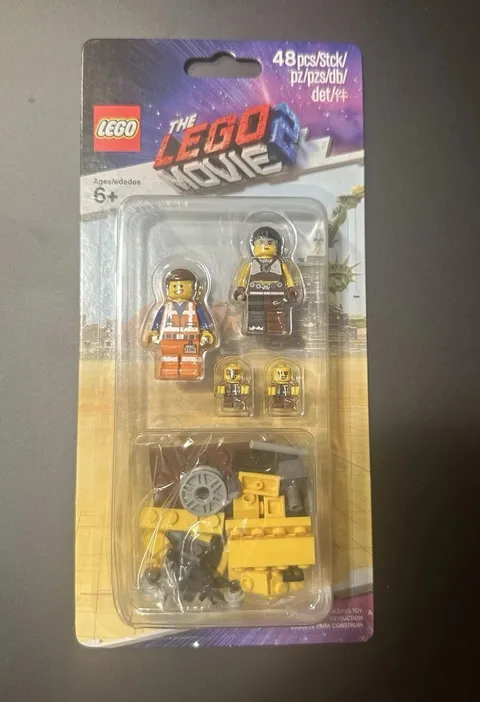 LEGO The LEGO Movie 2 Minifigures 48-Piece Blister Pack Age 6+