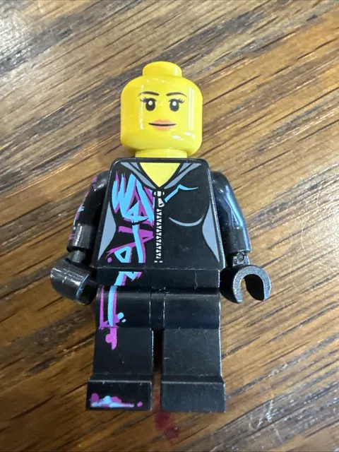 LEGO Movie Minifigure: Lucy Wyldstyle, Closed Mouth (tlm083) tlmpresskit-1 Press