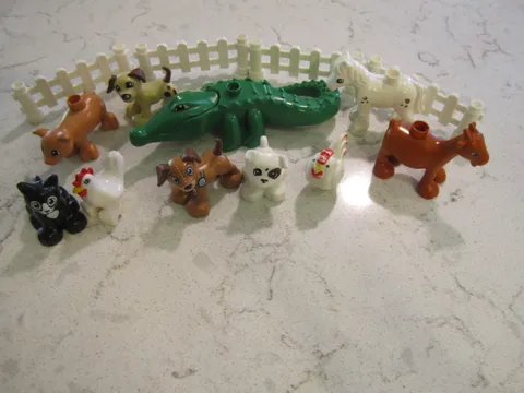 lot 10 LEGO Duplo animal Figures including an alligator dogs 4 picket fence