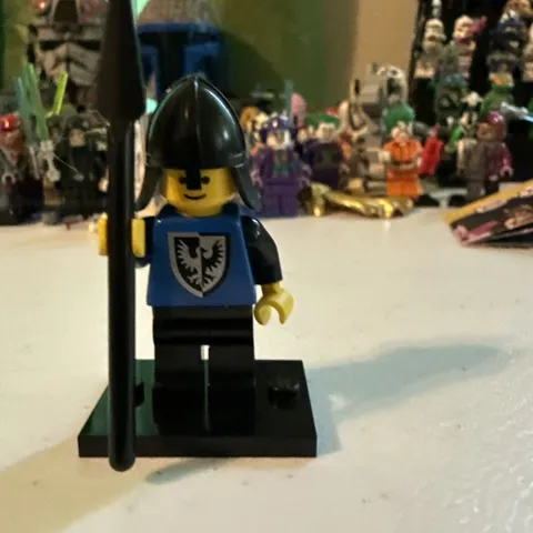 Vintage Lego 1x Cas101b Black Falcon Black Legs Black Neck-Protector Shield