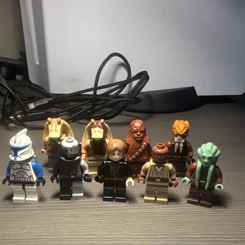 LEGO Star Wars lot of 9 minifigs: Damaged Vader, Captain Rex, Anakin, more