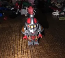 New LEGO Nexo Knight Girl Macy Halbert Red Hair silver Helmet Ponytail Shoulder