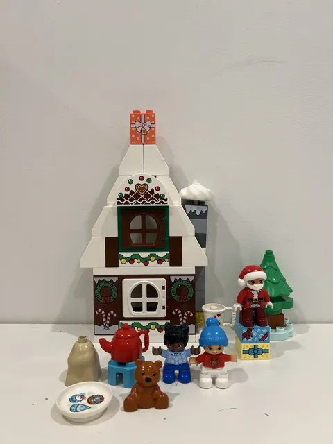 LEGO DUPLO: Santa's Gingerbread House (10976 incomplete)