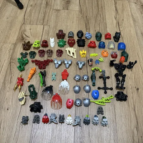 LEGO Bionicle Lot Of 21 Masks and 11 Heads + parts and accessories! 