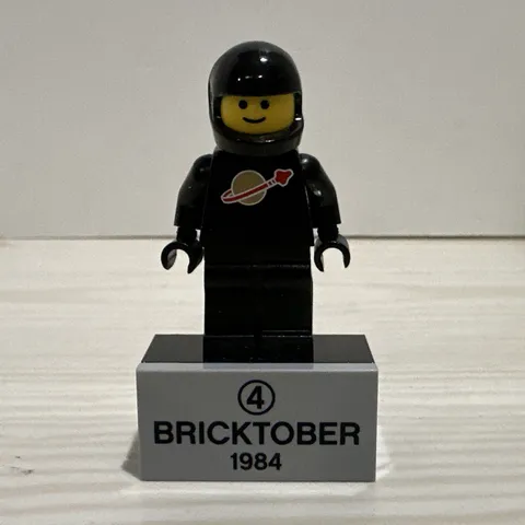 LEGO Bricktober 1984 Black Classic Spaceman Minifigure Magnet 4652193 Week 4