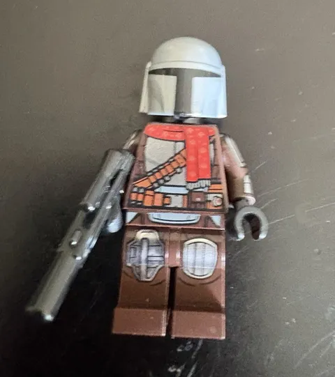 LEGO Star Wars Din Djarin With Holiday Scarf Minifigure